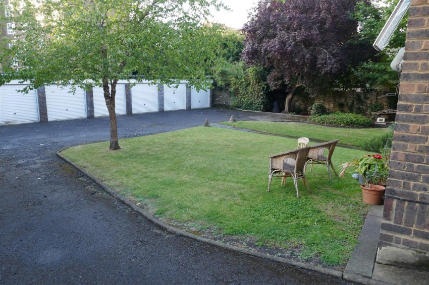 Images for Holmbush Road, London