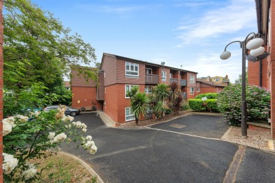 Cedar Close, London